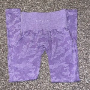‼️NVGTN LAVENDER CAMO SEAMLESS XS LEGGINGS ‼️